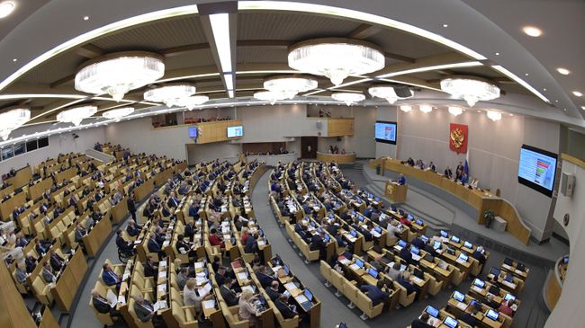 Депутаты на пленарном заседании Государственной Думы РФ.  17 июля 2019