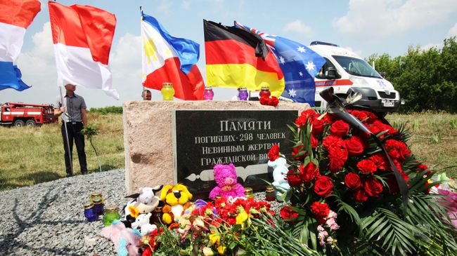 Обелиск, установленный на месте падения малайзийского самолёта Боинг-777 в Донецкой области. 17 июля 2019