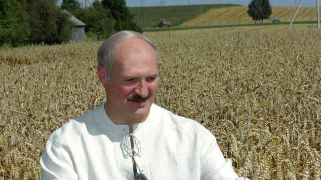 Президент Республики Беларусь Александр Лукашенко во время посещения сельскохозяйственного производственного кооператива Октябрь-Гродно Гродненского района Президент Республики Беларусь Александр Лукашенко во время посещения сельскохозяйственного производственного кооператива Октябрь-Гродно Гродненского района