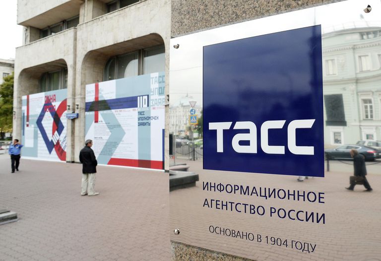 Вывеска на здании информационного агентства ТАСС в Москве Вывеска на здании информационного агентства ТАСС в Москве