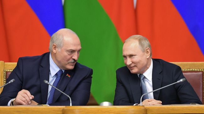 Президент РФ Владимир Путин и президент Белоруссии Александр Лукашенко на пленарном заседании VI Форума регионов России и Белоруссии в Таврическом дворце Президент РФ Владимир Путин и президент Белоруссии Александр Лукашенко на пленарном заседании VI Форума регионов России и Белоруссии в Таврическом дворце