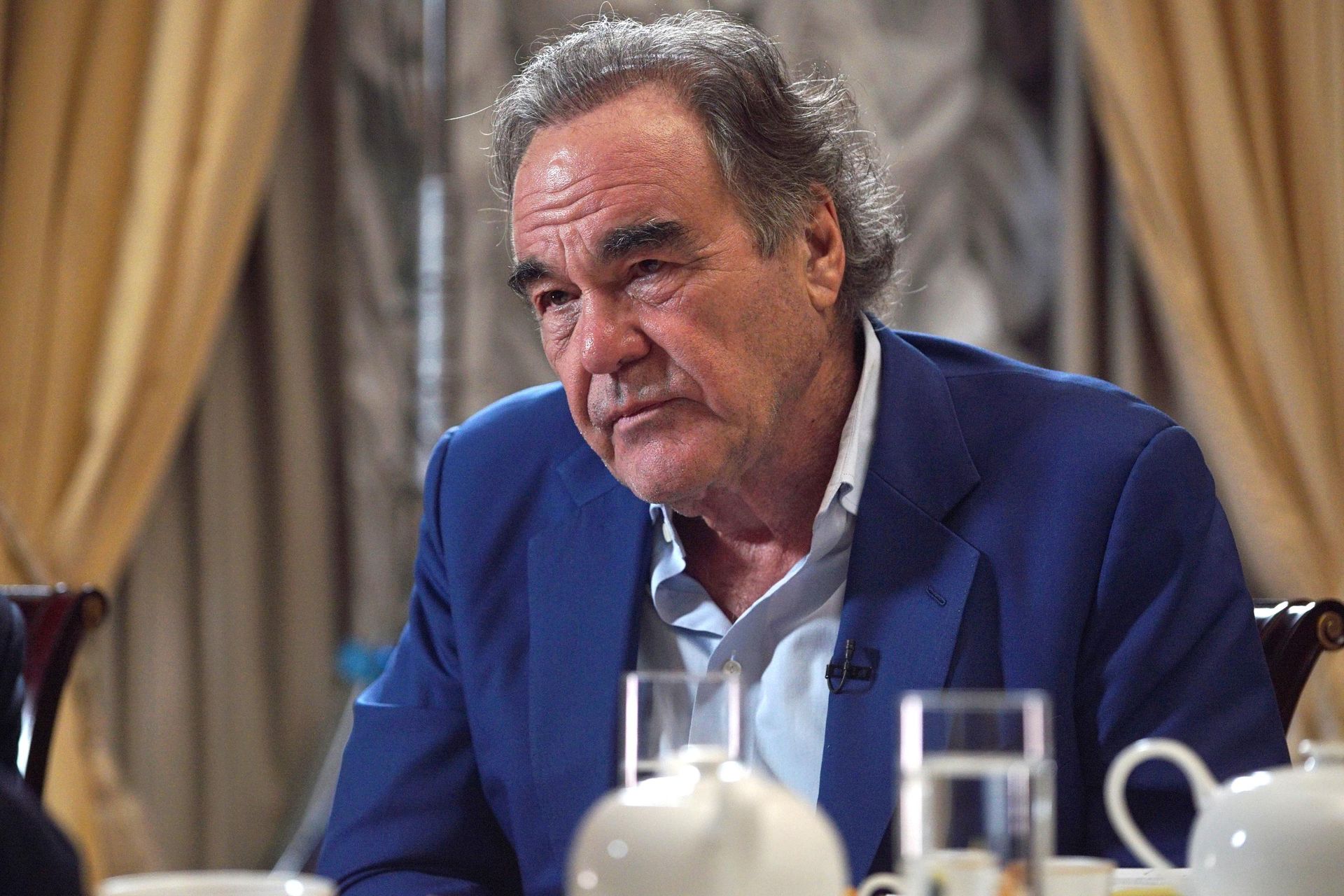 Кинорежиссер, сценарист и продюсер Оливер Стоун во время интервью президента РФ Владимира Путина - РИА Новости, 1920, 02.06.2025