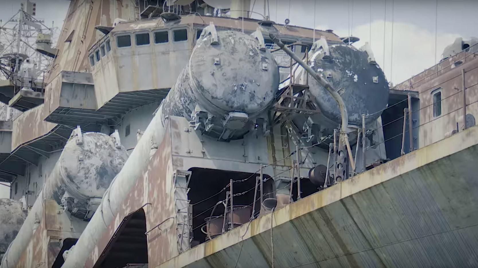 Зеленский показал на видео ржавый крейсер Украина Зеленский показал на видео ржавый крейсер Украина - РИА Новости, 1920, 21.07.2019