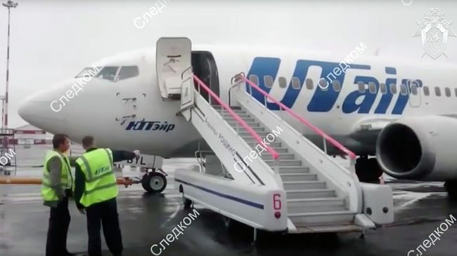 Самолет авиакомпании Utair, вернувшийся в аэропорт Тюмени из-за неисправности Самолет авиакомпании Utair, вернувшийся в аэропорт Тюмени из-за неисправности