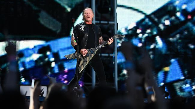Джеймс Хетфилд во время выступления на концерте рок-группы Metallica на Большой спортивной арене Лужники. 21 июля 2019 Джеймс Хетфилд во время выступления на концерте рок-группы Metallica на Большой спортивной арене Лужники. 21 июля 2019
