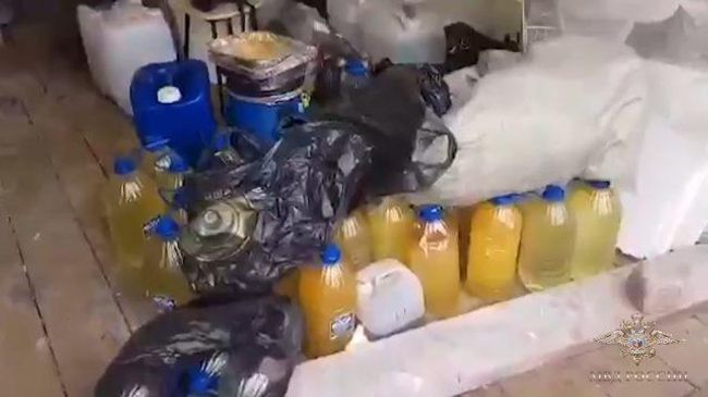 Полицейские обнаружили нарколабораторию в Самаре. Оперативная съемка Полицейские обнаружили нарколабораторию в Самаре. Оперативная съемка