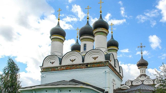 Церковь Покрова Пресвятой Богородицы в усадьбе Братцево в Москве