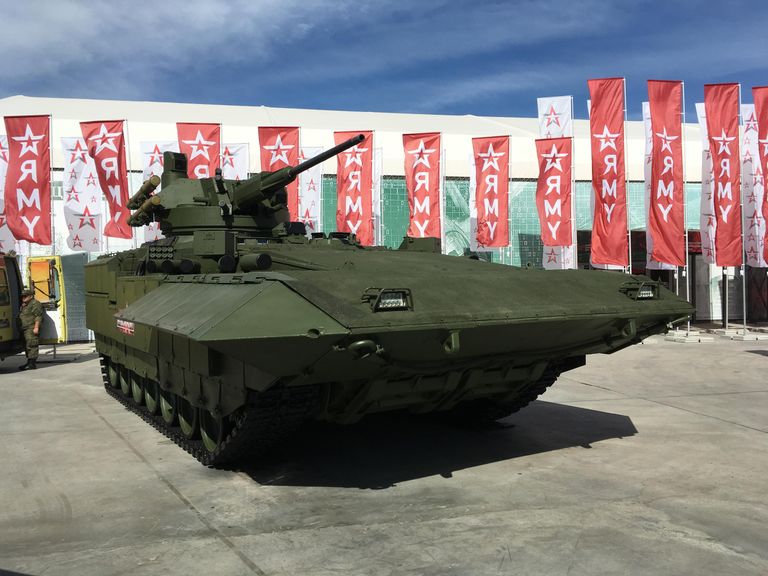 Тяжелая БМП Т-15 с боевым модулем Кинжал