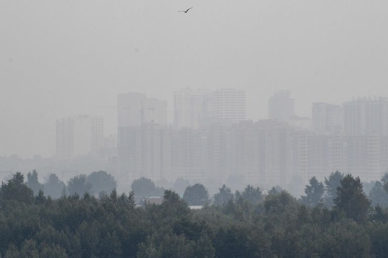 Смог в Новосибирске, вызванный действующими лесными пожарами на территории Красноярского края.