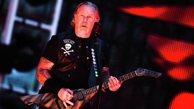 Джеймс Хетфилд во время выступления на концерте рок-группы Metallica на Большой спортивной арене Лужники. 21 июля 2019 Джеймс Хетфилд во время выступления на концерте рок-группы Metallica на Большой спортивной арене Лужники. 21 июля 2019