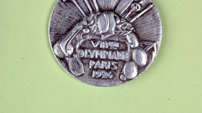 Медаль VIII летних Олимпийских игр в Париже в 1924 году. Медаль VIII летних Олимпийских игр в Париже в 1924 году.