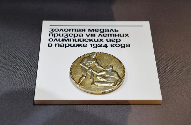 Золотая медаль призера VIII летних олимпийских игр в Париже 1924 года Золотая медаль призера VIII летних олимпийских игр в Париже 1924 года