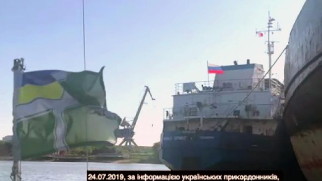 Задержание российского танкера NEYMA в Измаиле. Стоп-кадр видео СБУ Задержание российского танкера NEYMA в Измаиле. Стоп-кадр видео СБУ