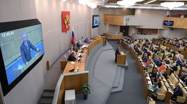Председатель Государственной Думы РФ Вячеслав Володин выступает на пленарном заседании Государственной Думы РФ Председатель Государственной Думы РФ Вячеслав Володин выступает на пленарном заседании Государственной Думы РФ