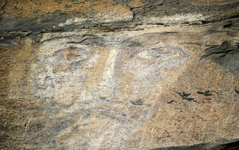 Лик Иисуса Христа на скале у Храма Спаса Нерукотворного в поселке Нижний Архыз в Карачаево-Черкеси Лик Иисуса Христа на скале у Храма Спаса Нерукотворного в поселке Нижний Архыз в Карачаево-Черкеси