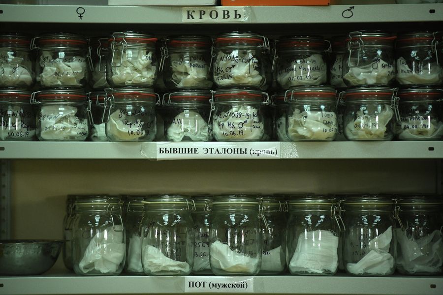 Вспомогательные образцы запахов для экспертизы в отделении исследования запаховых следов человека ЭКЦ ГУ МВД России по Московской области
