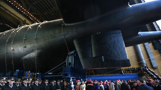 Атомная подводная лодка Белгород во время спуска на воду Атомная подводная лодка Белгород во время спуска на воду