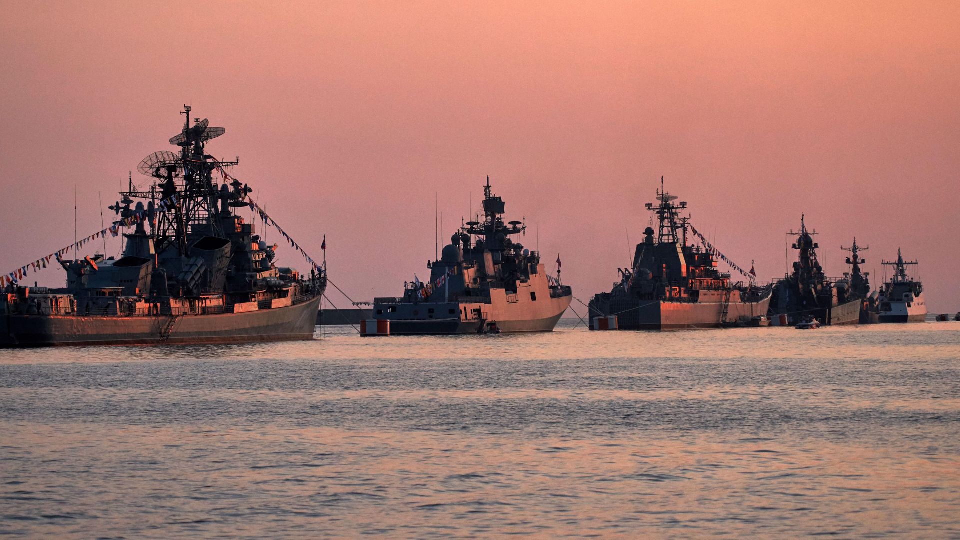 Военные корабли в бухте Севастополя Военные корабли в бухте Севастополя - РИА Новости, 1920, 27.02.2020