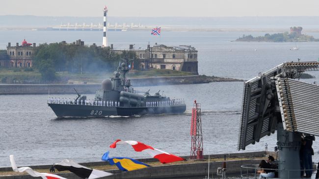 Ракетный катер Чувашия на главном военно-морском параде, посвященном Дню ВМФ, в Кронштадте Ракетный катер Чувашия на главном военно-морском параде, посвященном Дню ВМФ, в Кронштадте