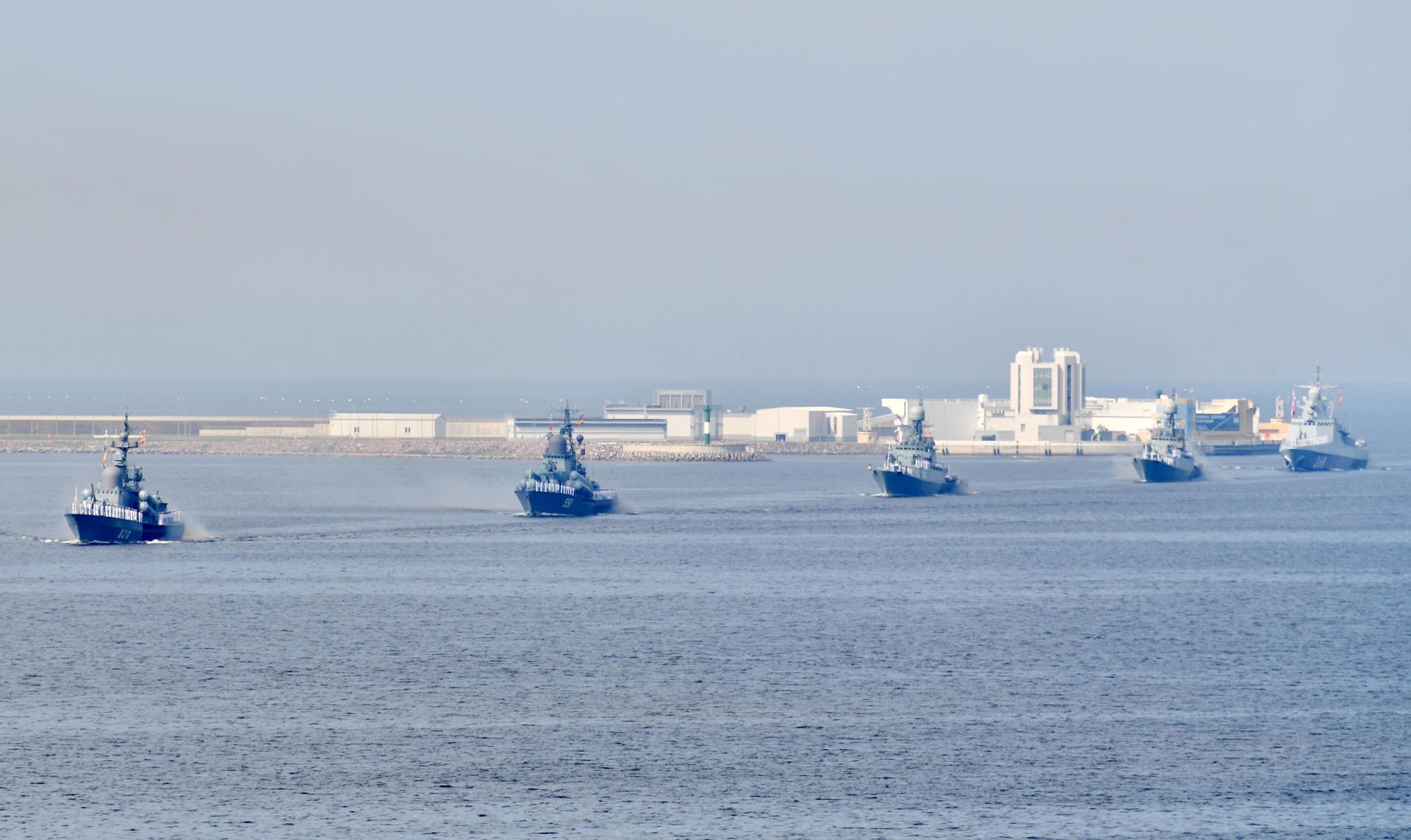 Корабли Военно-Морского флота РФ на главном военно-морском параде, посвященном Дню ВМФ, в Кронштадте Корабли Военно-Морского флота РФ на главном военно-морском параде, посвященном Дню ВМФ, в Кронштадте - РИА Новости, 1920, 07.05.2026