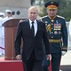 Президент России Владимир Путин принимает главный военно-морской парад в Санкт-Петербурге. 28 июля 2019 Президент России Владимир Путин принимает главный военно-морской парад в Санкт-Петербурге. 28 июля 2019