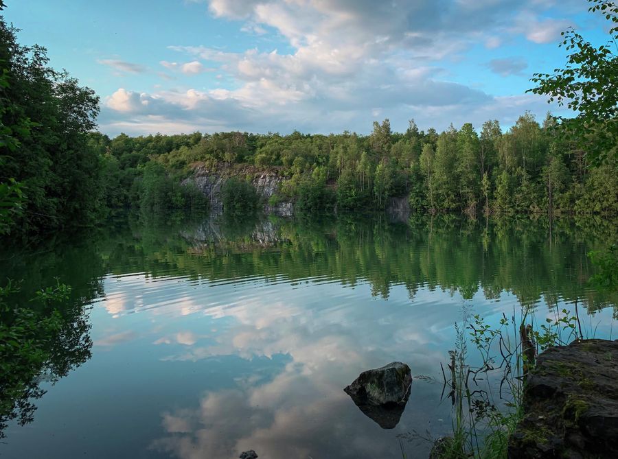 Карелия. Озеро, на берегу которого мы жили в палатках.