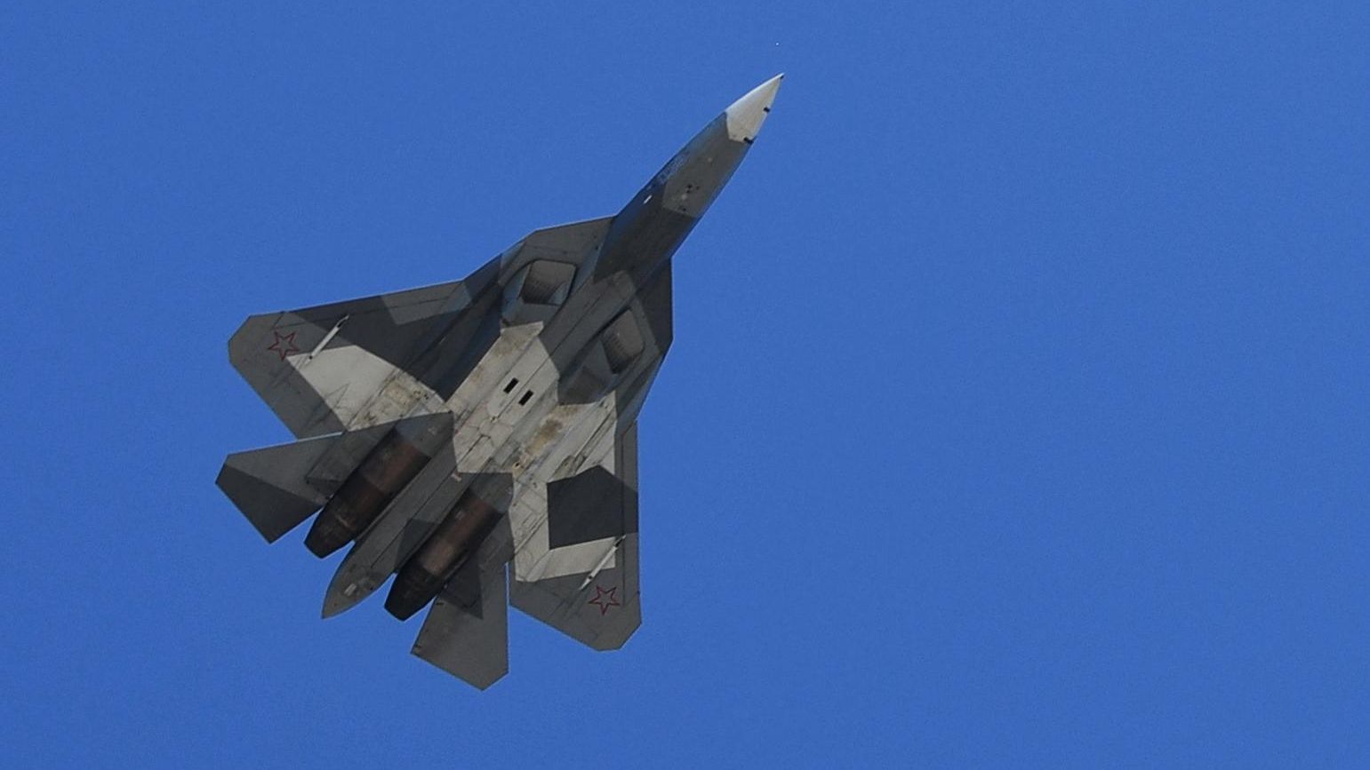 Многофункциональный истребитель Су-57 Многофункциональный истребитель Су-57 - РИА Новости, 1920, 25.12.2020