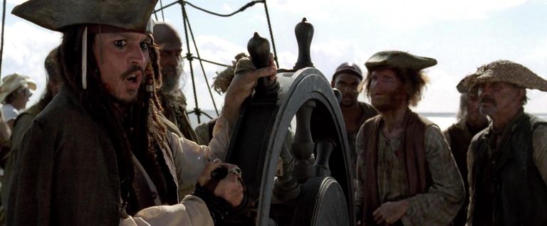 Кадр из фильма Пираты Карибского моря: Проклятие Черной жемчужины(2003) Кадр из фильма Пираты Карибского моря: Проклятие Черной жемчужины(2003)