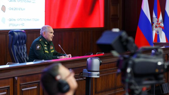Начальник Главного оперативного управления Генштаба РФ Сергей Рудской проводит брифинг по ситуации в Сирии Начальник Главного оперативного управления Генштаба РФ Сергей Рудской проводит брифинг по ситуации в Сирии