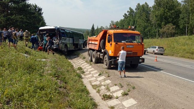 ДТП с участием автобуса и КамАЗа на 894-м километре автодороги Р-255 Сибирь ДТП с участием автобуса и КамАЗа на 894-м километре автодороги Р-255 Сибирь