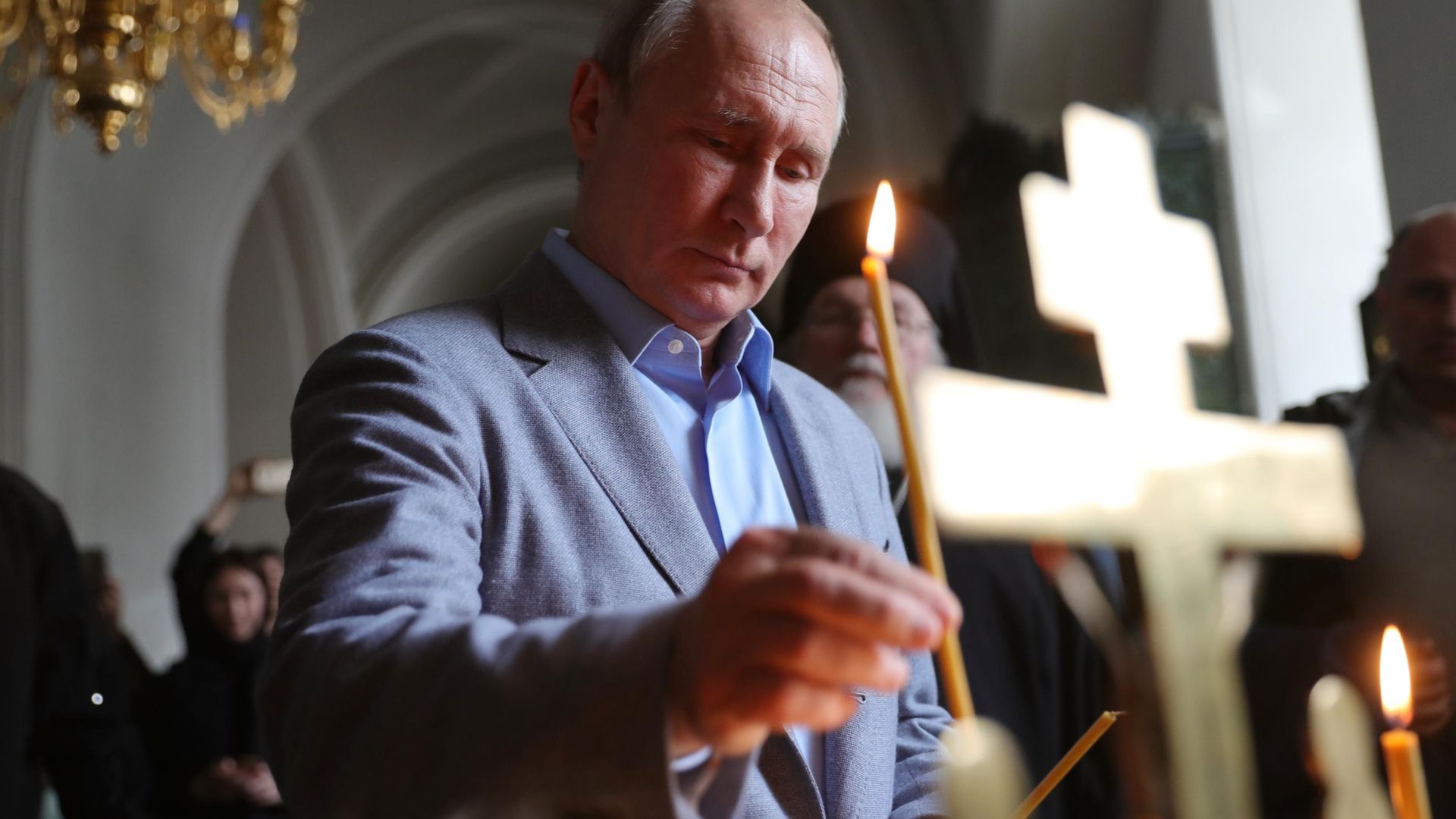 Президент РФ Владимир Путин во время посещения Спасо-Преображенского собора Валаамского ставропигиального мужского монастыря Президент РФ Владимир Путин во время посещения Спасо-Преображенского собора Валаамского ставропигиального мужского монастыря - РИА Новости, 1920, 06.01.2023
