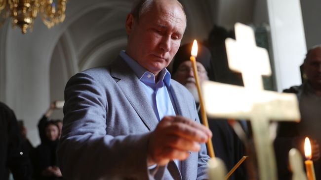 Президент РФ Владимир Путин во время посещения Спасо-Преображенского собора Валаамского ставропигиального мужского монастыря