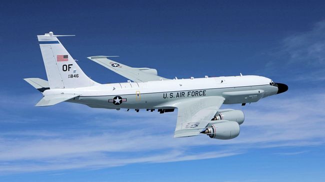 Самолет радиоэлектронной разведки американских ВВС Boeing RC-135W Rivet Joint