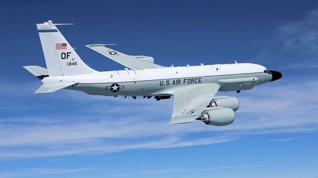 Самолет радиоэлектронной разведки американских ВВС Boeing RC-135V Rivet Joint Самолет радиоэлектронной разведки американских ВВС Boeing RC-135V Rivet Joint