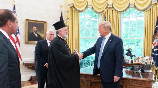 Встреча митрополита Элпидофора с президентом США Дональдом Трампом в Белом доме. 16 июля 2019 Встреча митрополита Элпидофора с президентом США Дональдом Трампом в Белом доме. 16 июля 2019