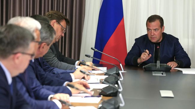 Председатель правительства РФ Дмитрий Медведев во время совещания по вопросам борьбы с лесными пожарами, затронувшими несколько регионов Сибири. 31 июля 2019 Председатель правительства РФ Дмитрий Медведев во время совещания по вопросам борьбы с лесными пожарами, затронувшими несколько регионов Сибири. 31 июля 2019