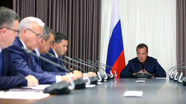 Председатель правительства РФ Дмитрий Медведев во время совещания по вопросам борьбы с лесными пожарами, затронувшими несколько регионов Сибири. 31 июля 2019 Председатель правительства РФ Дмитрий Медведев во время совещания по вопросам борьбы с лесными пожарами, затронувшими несколько регионов Сибири. 31 июля 2019