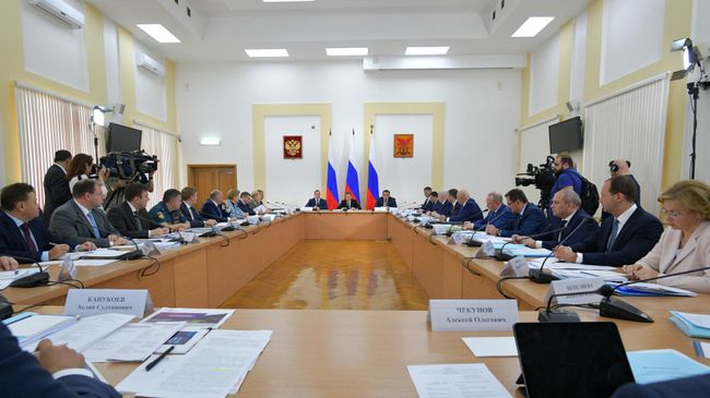 Рабочая поездка премьер-министра РФ Д. Медведева в Дальневосточный федеральный округ Рабочая поездка премьер-министра РФ Д. Медведева в Дальневосточный федеральный округ