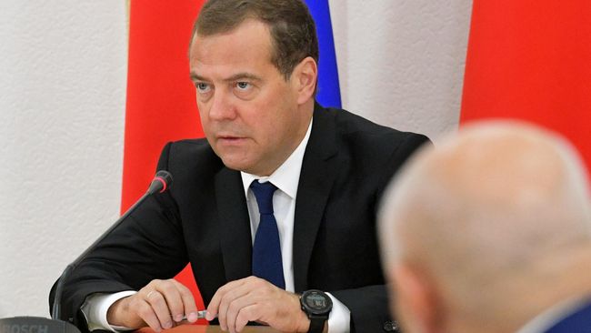 Председатель правительства РФ Дмитрий Медведев проводит совещание по вопросу развития Забайкальского края в Чите. 1 августа 2019 Председатель правительства РФ Дмитрий Медведев проводит совещание по вопросу развития Забайкальского края в Чите. 1 августа 2019