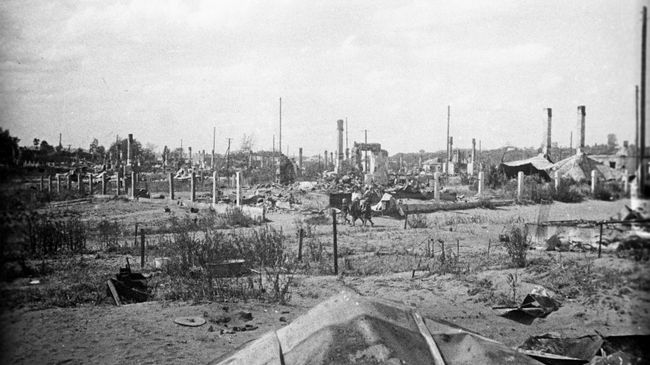 Сожженное еврейское гетто в Вилиямполе (район Каунаса). 1 августа 1944 Сожженное еврейское гетто в Вилиямполе (район Каунаса). 1 августа 1944
