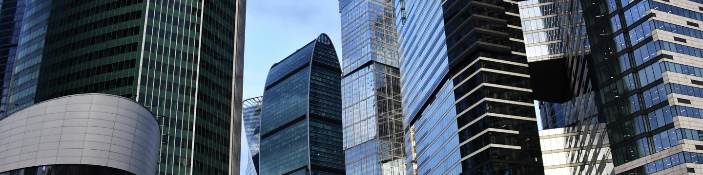 Небоскребы делового центра Москва-сити. В центре: башни Империя и Город столиц Небоскребы делового центра Москва-сити. В центре: башни Империя и Город столиц