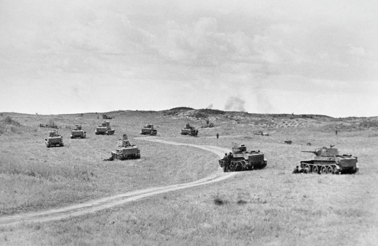 Советские танки во время боев на Халхин-Голе Советские танки во время боев на Халхин-Голе