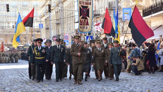 Ветераны Украинской повстанческой армии (УПА) на военном параде, приуроченном к Дню защитника Украины во Львове Ветераны Украинской повстанческой армии (УПА) на военном параде, приуроченном к Дню защитника Украины во Львове