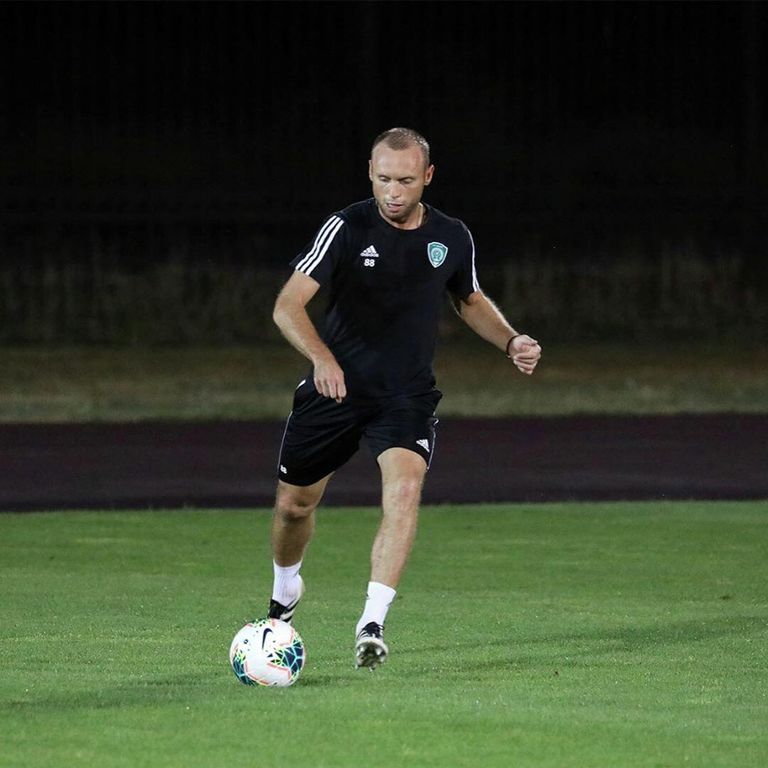 Полузащитник Ахмата Денис Глушаков 
