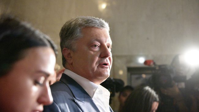 Экс-президент Украины Петр Порошенко после посещения Государственного бюро расследований Украины Экс-президент Украины Петр Порошенко после посещения Государственного бюро расследований Украины