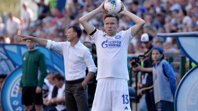 Игрок Оренбурга Сергей Терехов Игрок Оренбурга Сергей Терехов