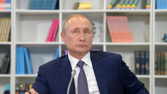 Президент РФ Владимир Путин проводит заседание попечительского совета образовательного фонда Талант и успех во время посещения образовательного центра Сириус в Сочи. 6 августа 2019 Президент РФ Владимир Путин проводит заседание попечительского совета образовательного фонда Талант и успех во время посещения образовательного центра Сириус в Сочи. 6 августа 2019