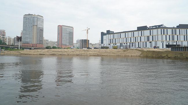 Перекрытая дамба в районе улицы Запарина в Хабаровске Перекрытая дамба в районе улицы Запарина в Хабаровске