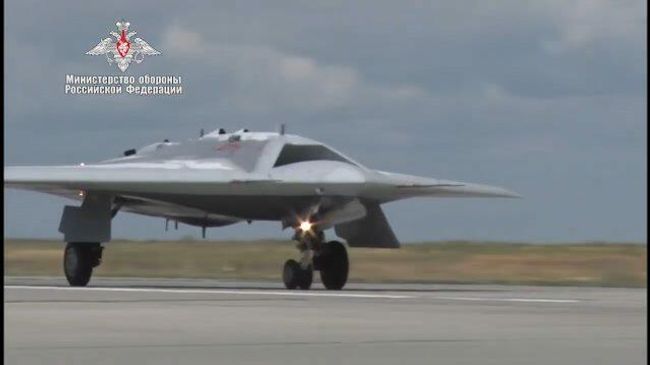 Первый полет новейшего беспилотника Охотник Первый полет новейшего беспилотника Охотник