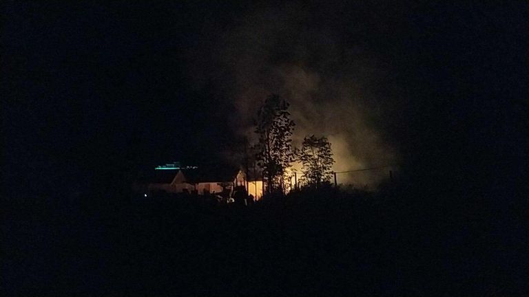 Штурм дома Алмазбека Атамбаева в селе Кой-Таш Штурм дома Алмазбека Атамбаева в селе Кой-Таш